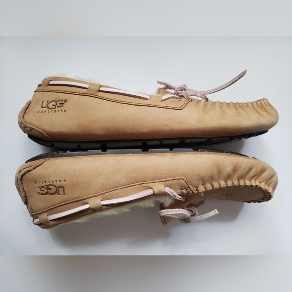 UGG Women's Dakota Moccasin Slippers Size 38  7 US - Picture 7 of 10